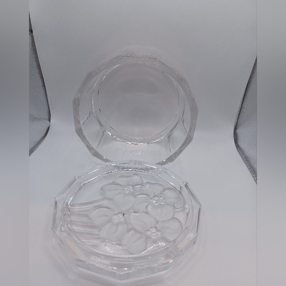VINTAGE CLEAR Glass Trinket Dogwood Pattern Bloom Box Floral Frosted Lidded 3" - Picture 9 of 12
